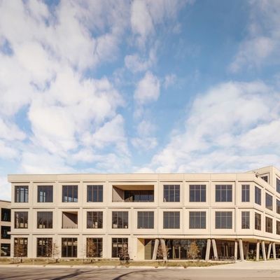 Respiro antivento commerciale prefabbricato ISO9001 dell'edificio per uffici della struttura d'acciaio ampio