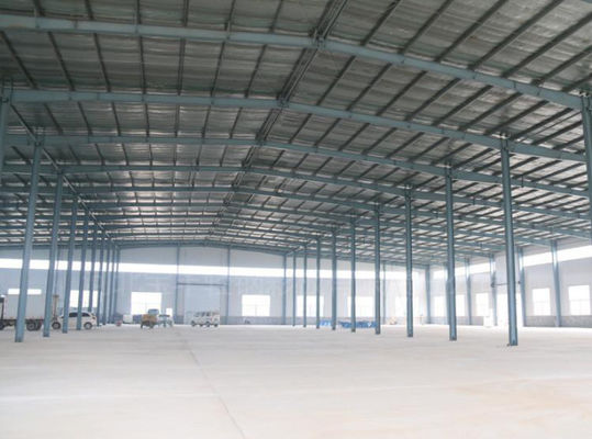 Costruzione prefabbricata della struttura d'acciaio favolosa. Garage per il parco del camion 1000sqm nel Kenya