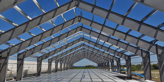 Magazzino prefabbricato d'acciaio laminato a caldo/saldato della sezione di H con la gru 3-20T