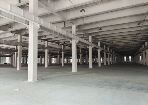 Officina personalizzata per strutture in acciaio con arcarecci a sezione C/Z