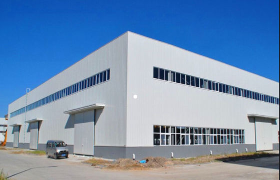 Officina personalizzata per strutture in acciaio con arcarecci a sezione C/Z