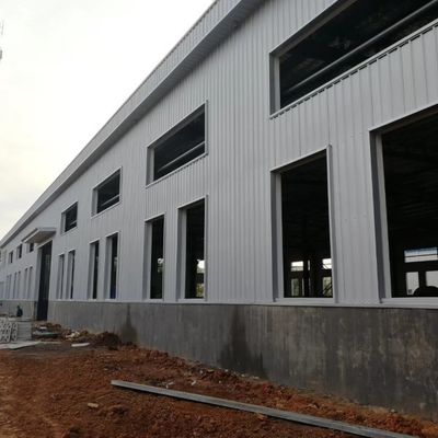 Edificio di fabbrica di progettazione moderna