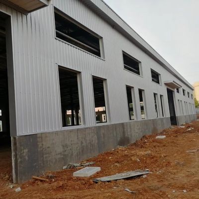 Edificio di fabbrica di progettazione moderna
