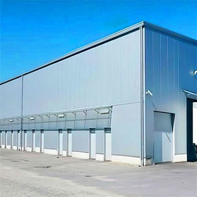 Laboratorio di strutture in acciaio galvanizzato con sezione Z e tubo di scarico UPVC