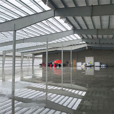 Laboratorio di strutture in acciaio galvanizzato con sezione Z e tubo di scarico UPVC